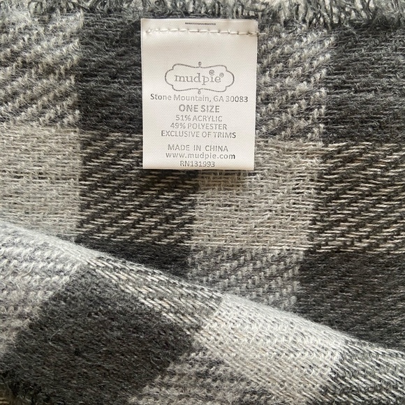 Mud Pie Reversible Poncho NWT acrylic polyester blend grey and beige - Picture 6 of 7